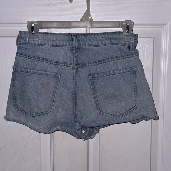 Like New Forever 21 Denim Shorts 26 - Picture 2 of 3